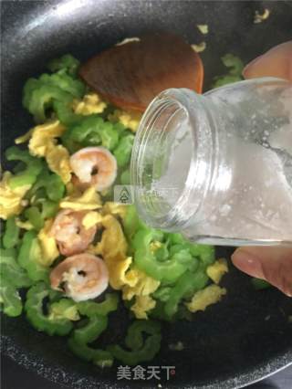 苦瓜虾仁滑蛋的做法步骤：8
