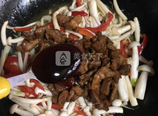 【桃李厨艺】1道预防衰老延年益寿的家常菜——海鲜菇炒肉丝的做法步骤：6