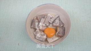 香酥椒盐带鱼（带鱼二吃）的做法步骤：2