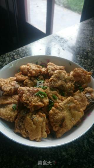 香酥椒盐带鱼（带鱼二吃）的做法步骤：9