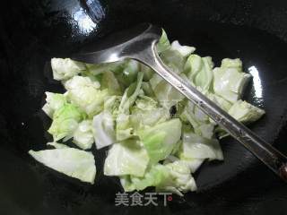 圆白菜炒海虾的做法步骤：2