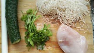 鸡丝凉面的做法步骤：1