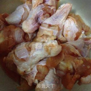 炸鸡翅的做法步骤：1