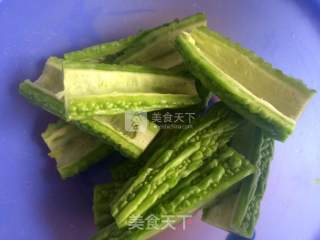 苦瓜炒肉的做法步骤：4