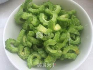 苦瓜炒肉的做法步骤：9