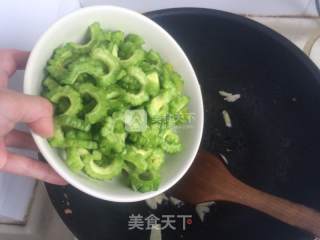 苦瓜炒肉的做法步骤：11