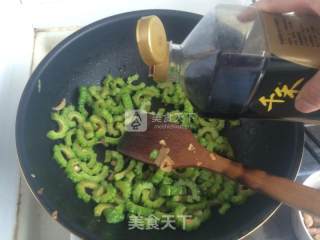 苦瓜炒肉的做法步骤：12