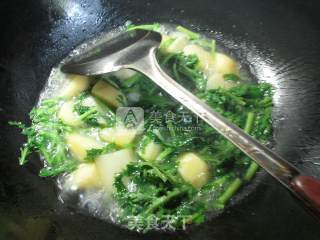 茼蒿煮土豆的做法步骤：4