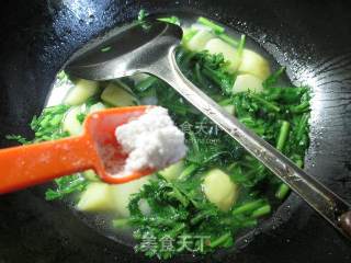 茼蒿煮土豆的做法步骤：5