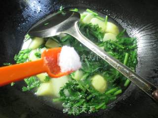 茼蒿煮土豆的做法步骤：6