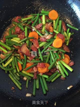 腊肉蒜苔的做法步骤：10