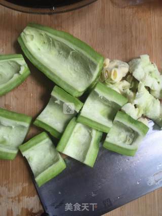 苦瓜黄豆骨头淡菜汤的做法步骤：3