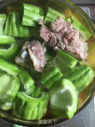 苦瓜黄豆骨头淡菜汤的做法步骤：4