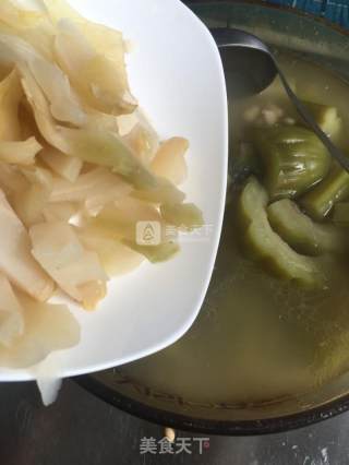苦瓜黄豆骨头淡菜汤的做法步骤：6
