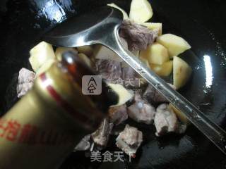 土豆烧排骨的做法步骤：3