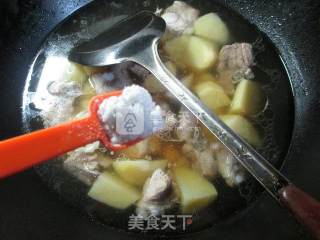 土豆烧排骨的做法步骤：6
