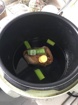 凉拌手撕牛肉的做法步骤：2