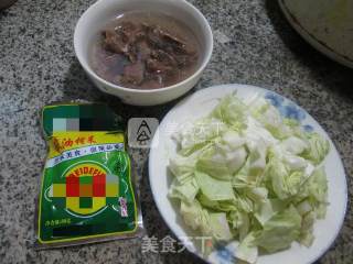 榨菜丝牛肉炒圆白菜的做法步骤：1