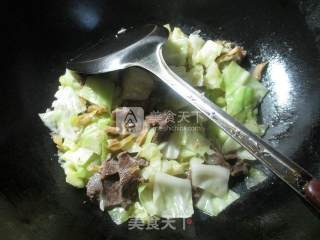 榨菜丝牛肉炒圆白菜的做法步骤：4