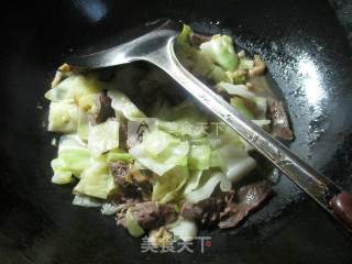 榨菜丝牛肉炒圆白菜的做法步骤：7