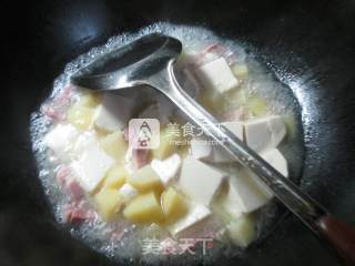 咸肉土豆煮豆腐的做法步骤：9