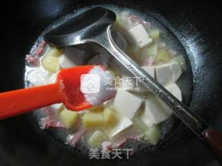 咸肉土豆煮豆腐的做法步骤：13