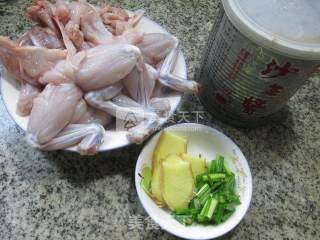 沙茶酱牛蛙的做法步骤：1