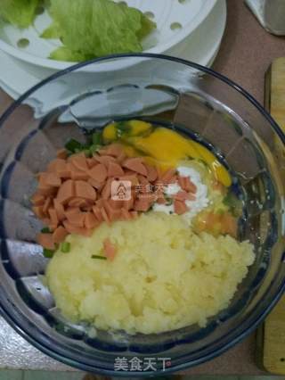 葱香火腿土豆饼的做法步骤：1