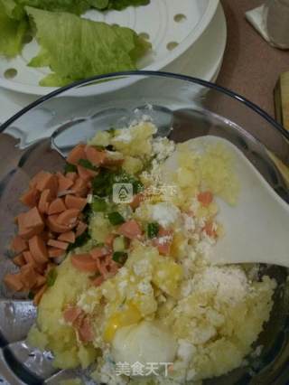 葱香火腿土豆饼的做法步骤：2