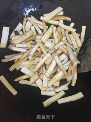 青辣椒炒香干子的做法步骤：3