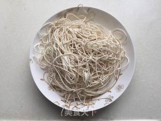 豆角焖面的做法步骤：1