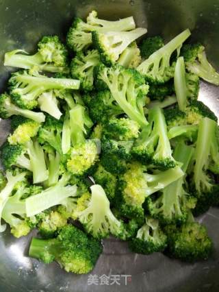 香油拌西兰花的做法步骤：4