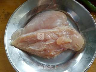 辣仔鸡的做法步骤：1