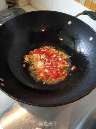 电饭煲蒸剁椒茄子的做法步骤：2