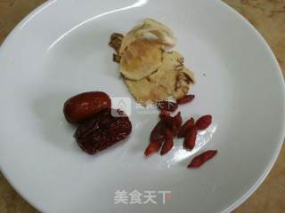 当归炖鸡蛋的做法步骤：2