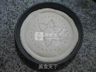 青豆玉米粒火腿肠披萨的做法步骤：3