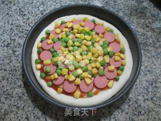 青豆玉米粒火腿肠披萨的做法步骤：5