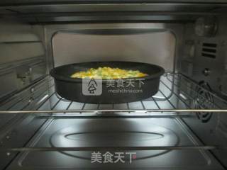 青豆玉米粒火腿肠披萨的做法步骤：7