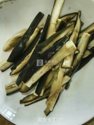 海味麻汁茄条的做法步骤：2