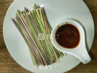 夏天标配 麻酱凉面的做法步骤：1