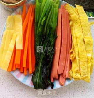 金枪鱼紫菜包饭的做法步骤：2