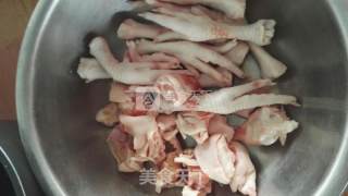 电压力锅版无水无油健康美味红烧猪鸡爪的做法步骤：1