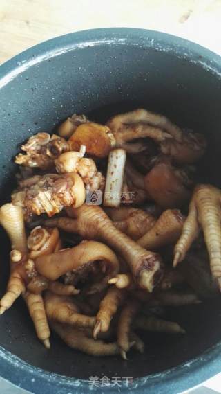 电压力锅版无水无油健康美味红烧猪鸡爪的做法步骤：5
