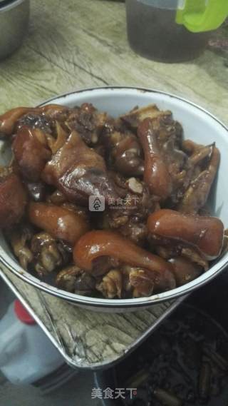 电压力锅版无水无油健康美味红烧猪鸡爪的做法步骤：7