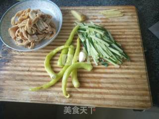 辣炒鸭肠的做法步骤：2