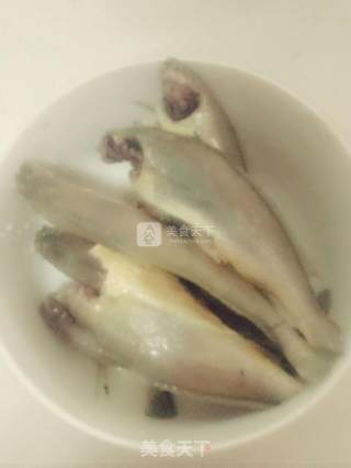 香煎小黄花鱼的做法步骤：1