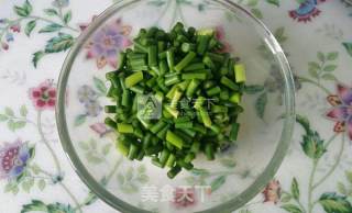 甜咸豆儿蒜薹（蒜苗）蛋炒饭的做法步骤：7