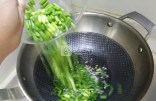甜咸豆儿蒜薹（蒜苗）蛋炒饭的做法步骤：11