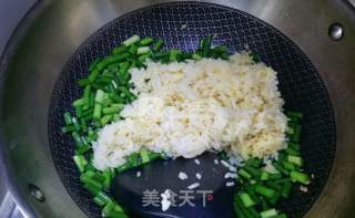 甜咸豆儿蒜薹（蒜苗）蛋炒饭的做法步骤：12