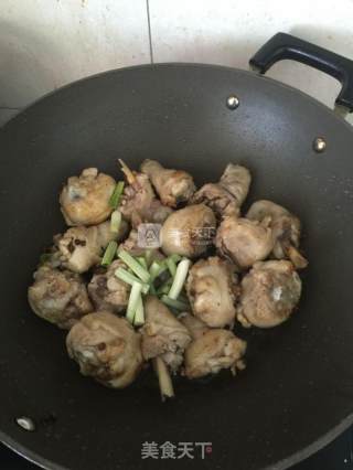 香辣炒鸡腿的做法步骤：7